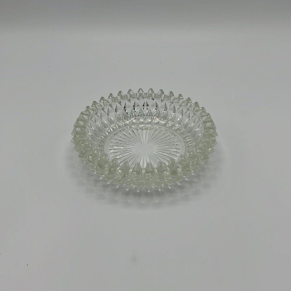 VINTAGE GLASS ASHTRAY - Picture 3 of 5